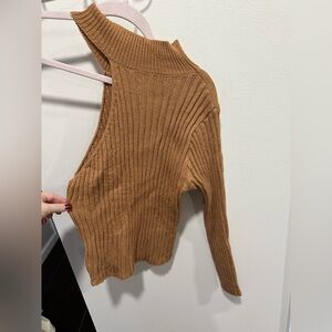 Half long sleeved sweater